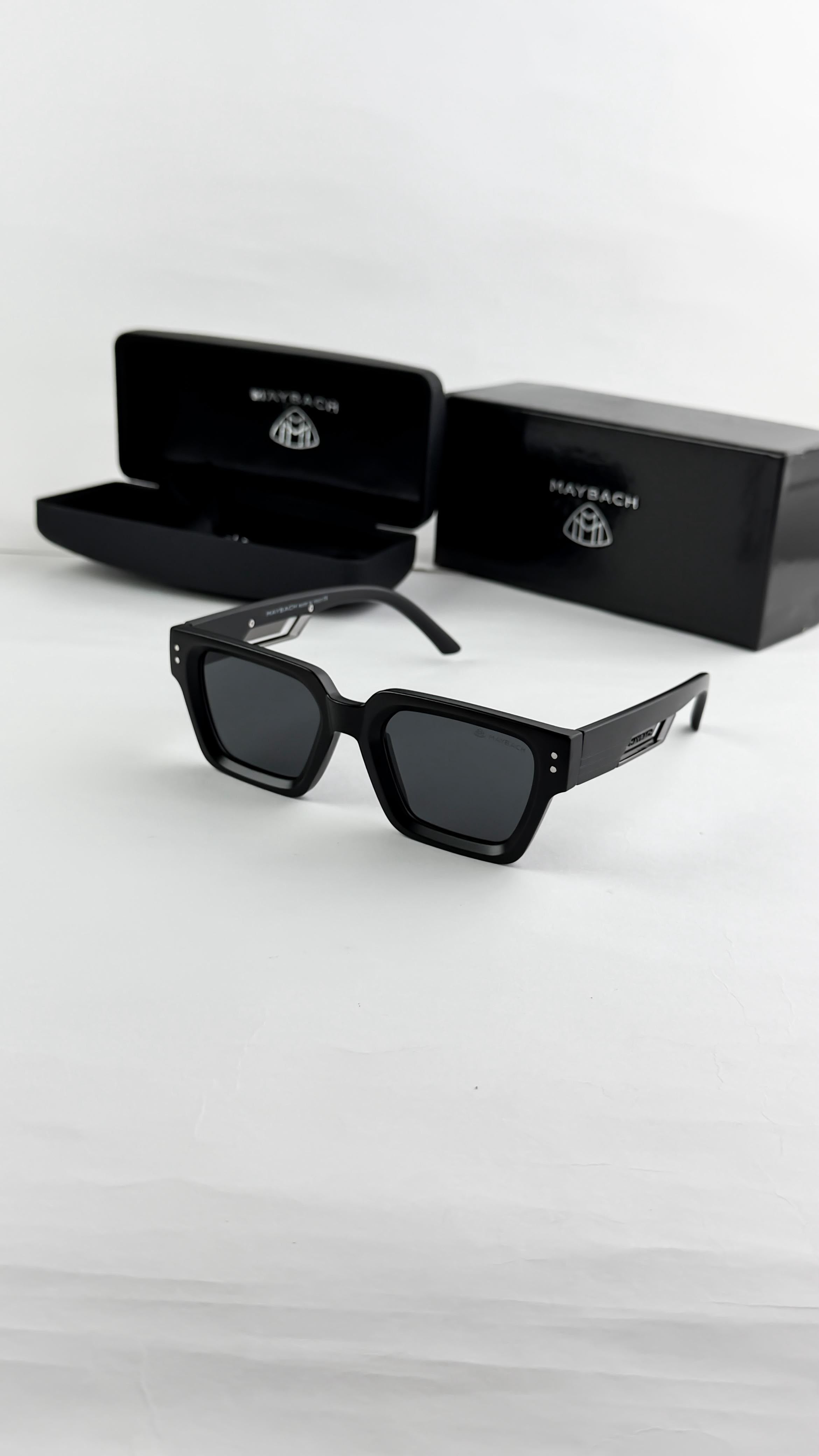 MAY_BW|_CH BLACK PEARL 3489