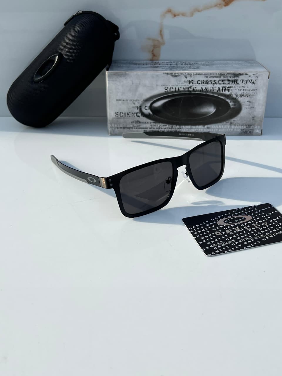 Oakl_ey 1701 black