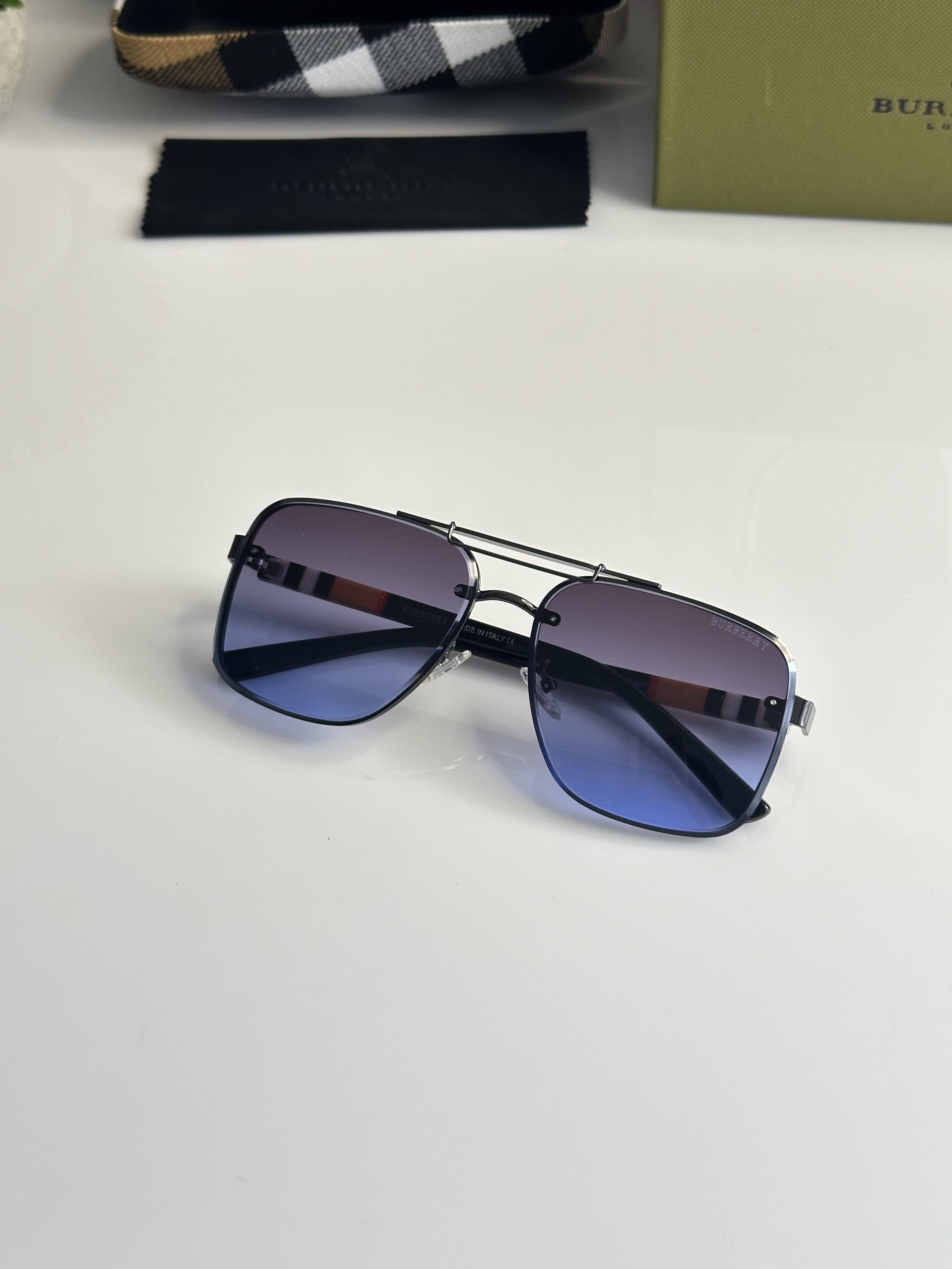 Bur_berry493_Black_Blue