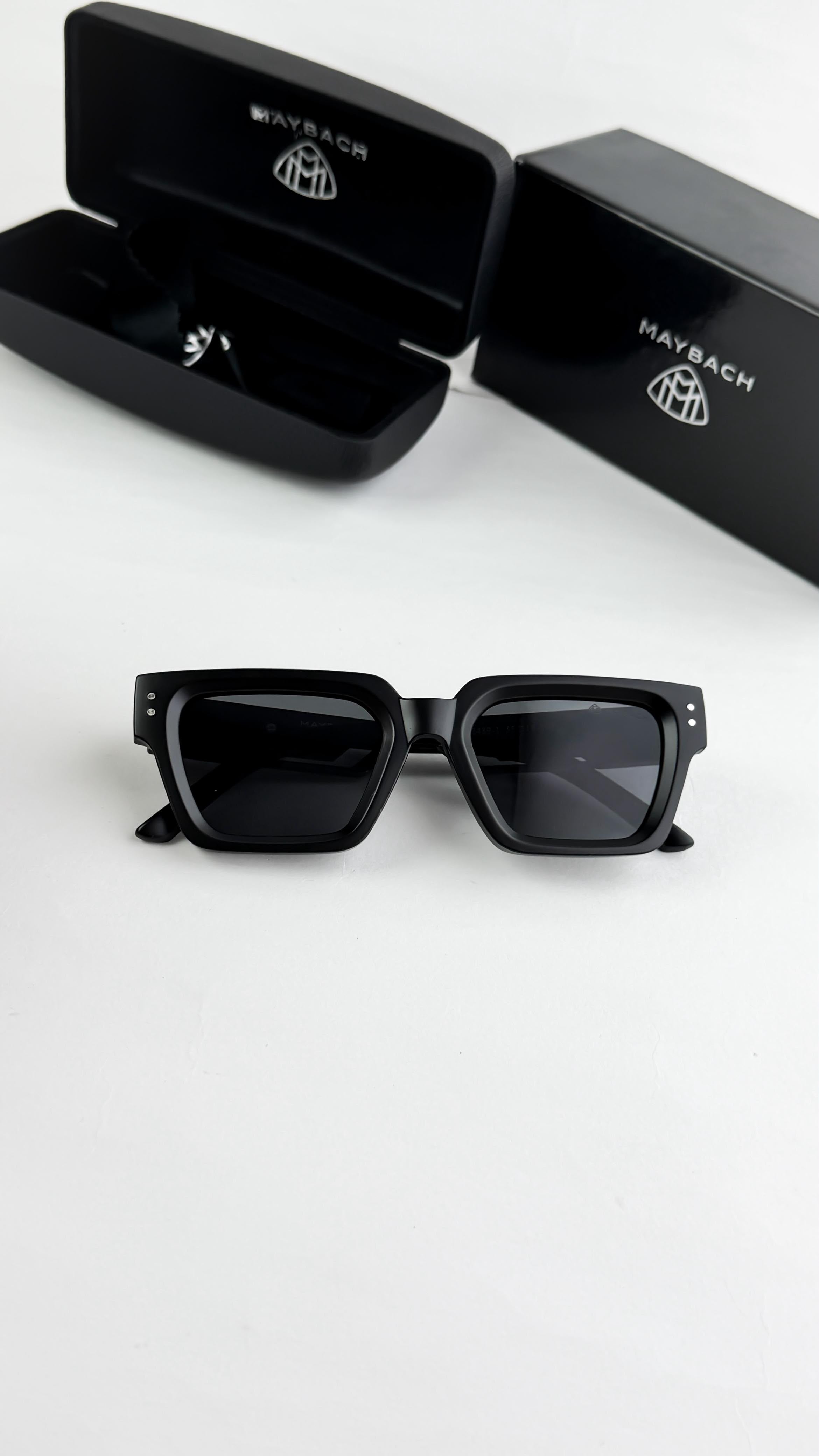 MAY_BW|_CH BLACK PEARL 3489