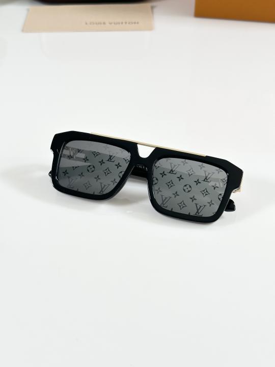 LouI_S_Vuitton_121_Printed_Gold_Black