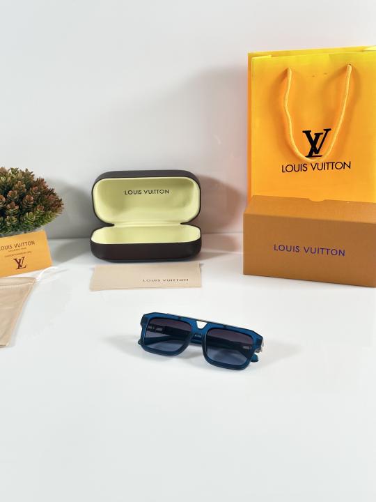 Loui_S_Vuitton_121_Blue