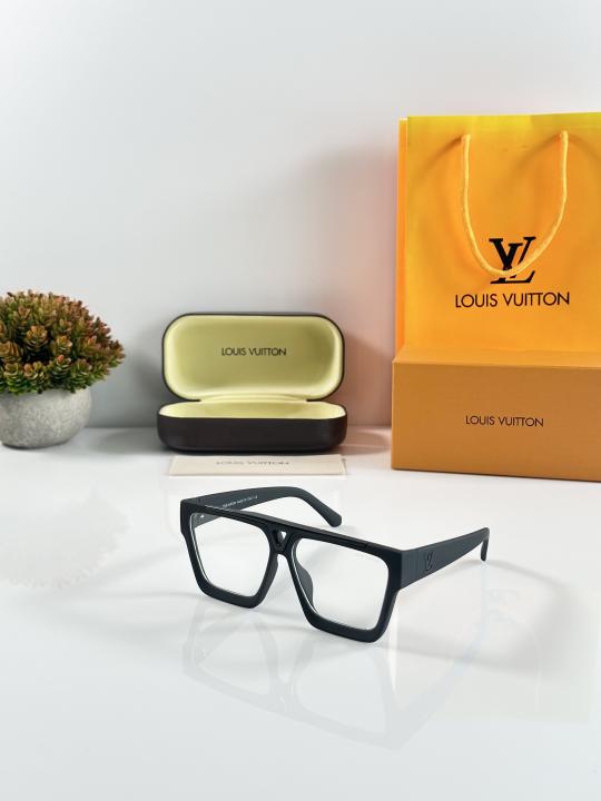 Loui_s_Vuitton_1502_Black_Frame