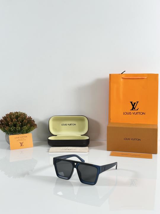 Loui_s_Vuitton_1502_Blue_Black