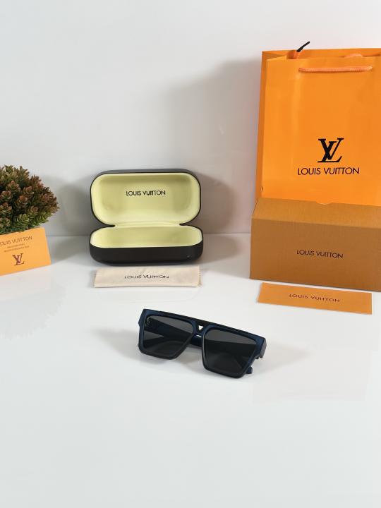 Loui_s_Vuitton_1502_Blue_Black