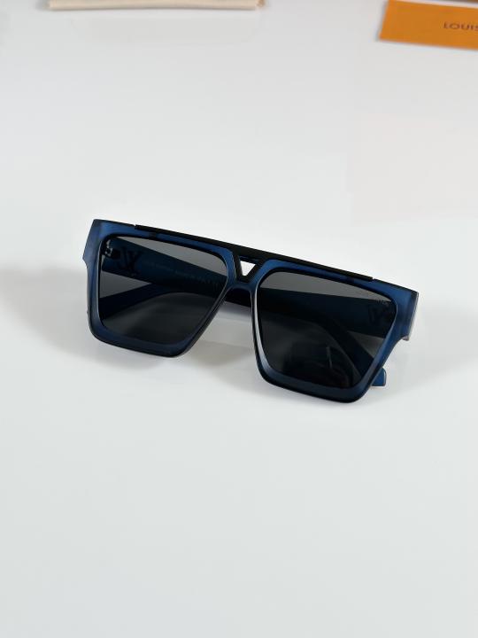 Loui_s_Vuitton_1502_Blue_Black