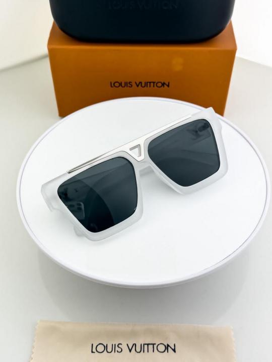 Loui-s-vuitton_ice_black1502