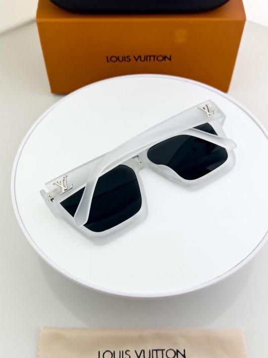 Loui-s-vuitton_ice_black1502