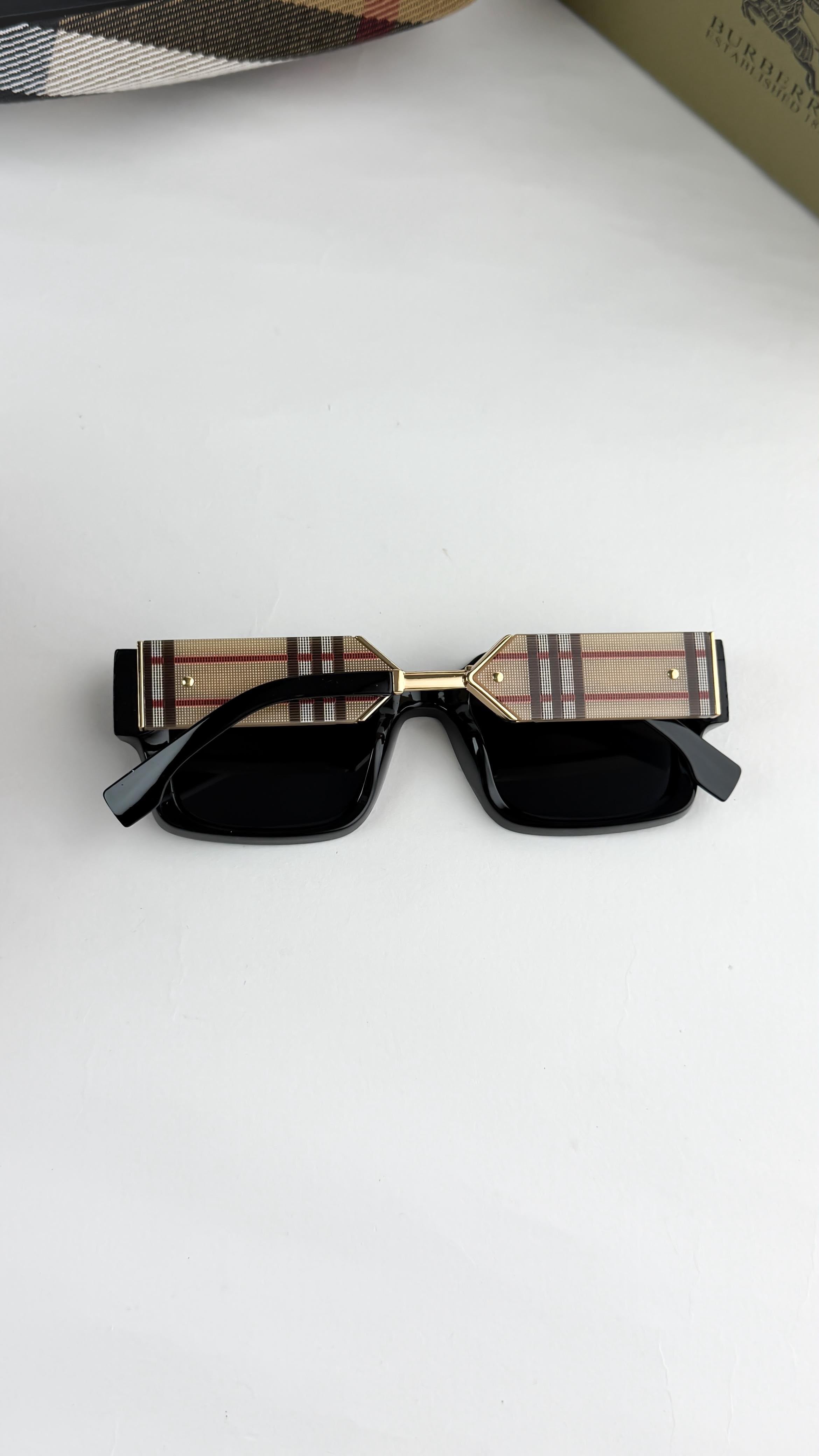 BURB_ERRY GOLD BLACK 9841