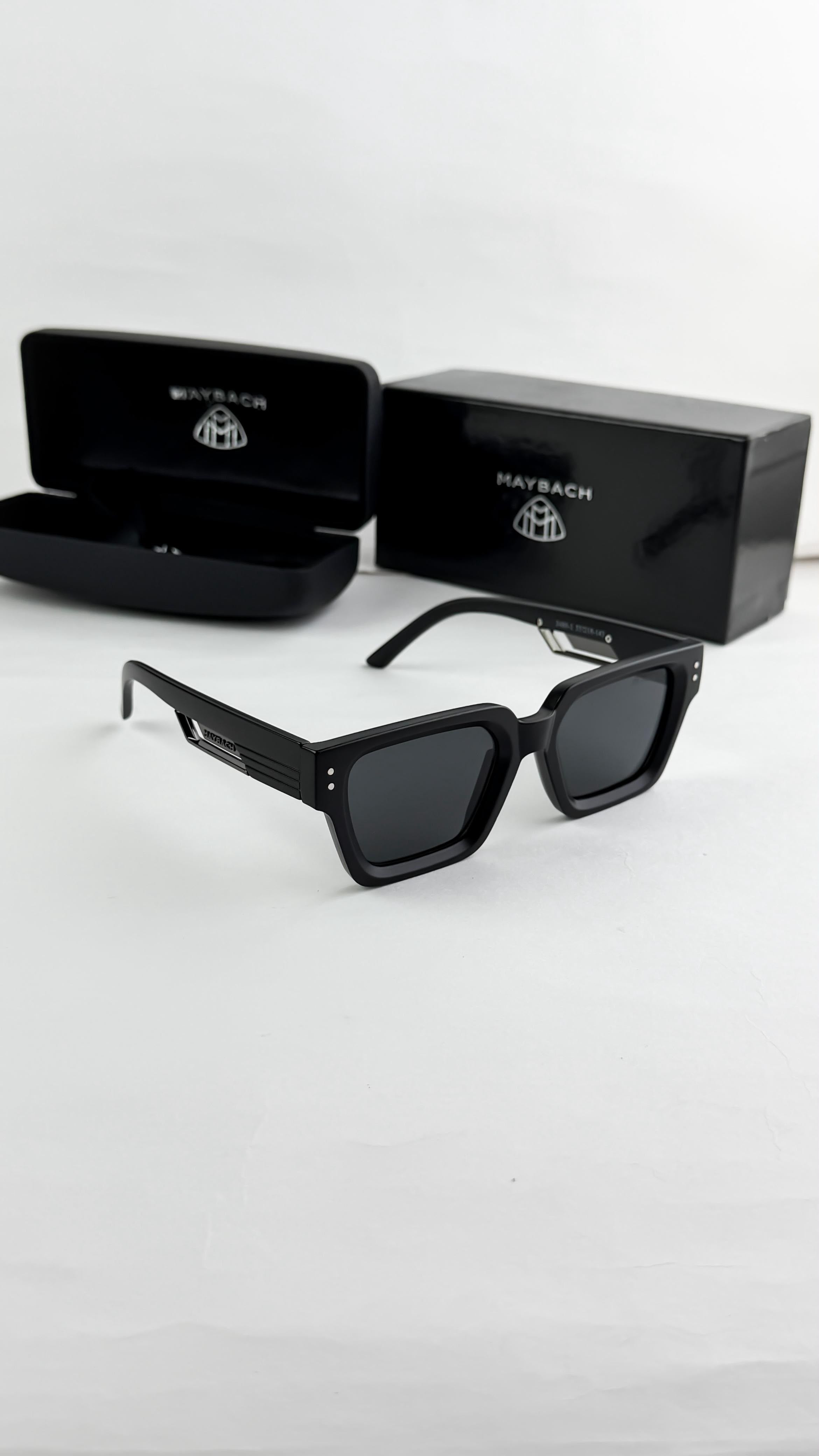 MAY_BW|_CH BLACK PEARL 3489
