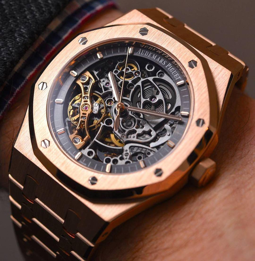 Luxury Branded Watch (King Ko*Li Using it )