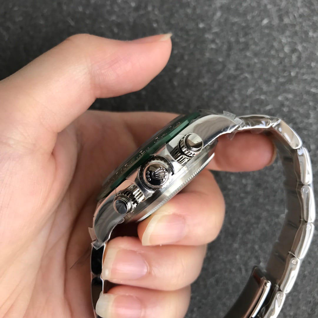 Luxury Branded Watch (green)