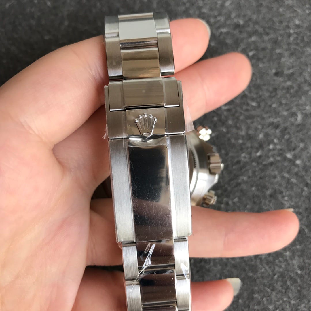 Luxury Branded Watch (green)