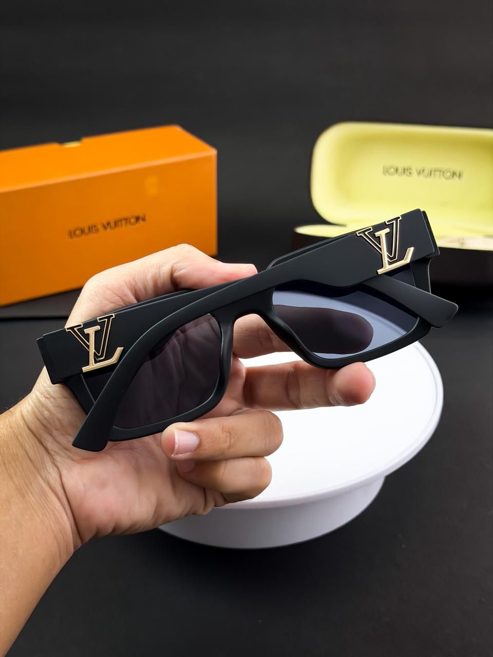 LOUI  BLACK 8082