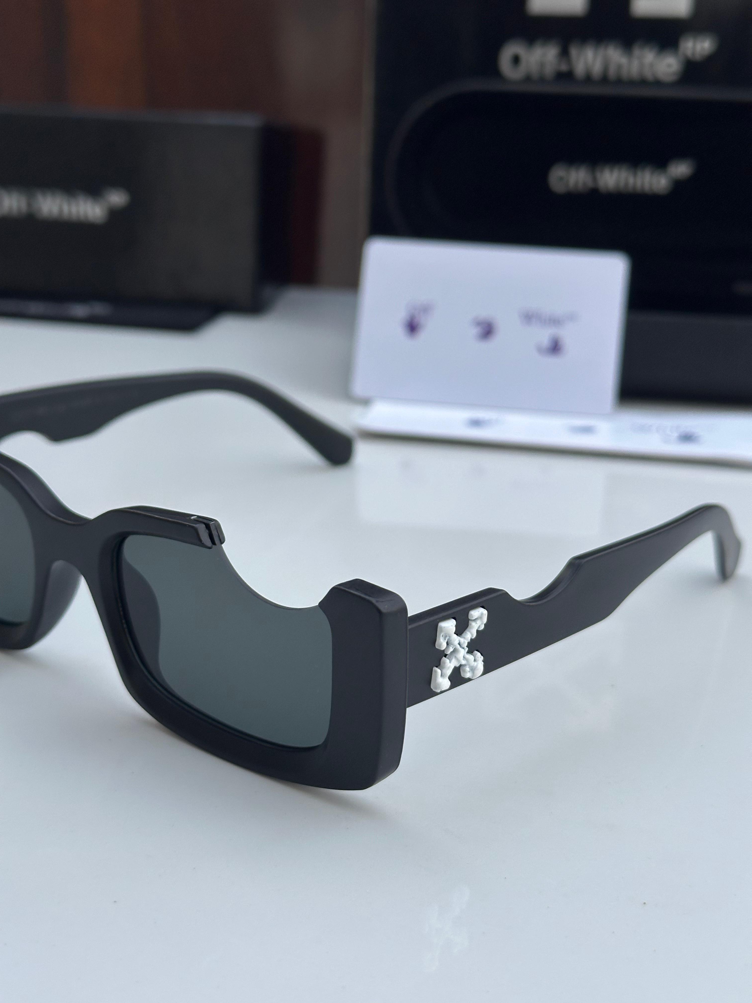 '-WH__ITE SUNGLAS