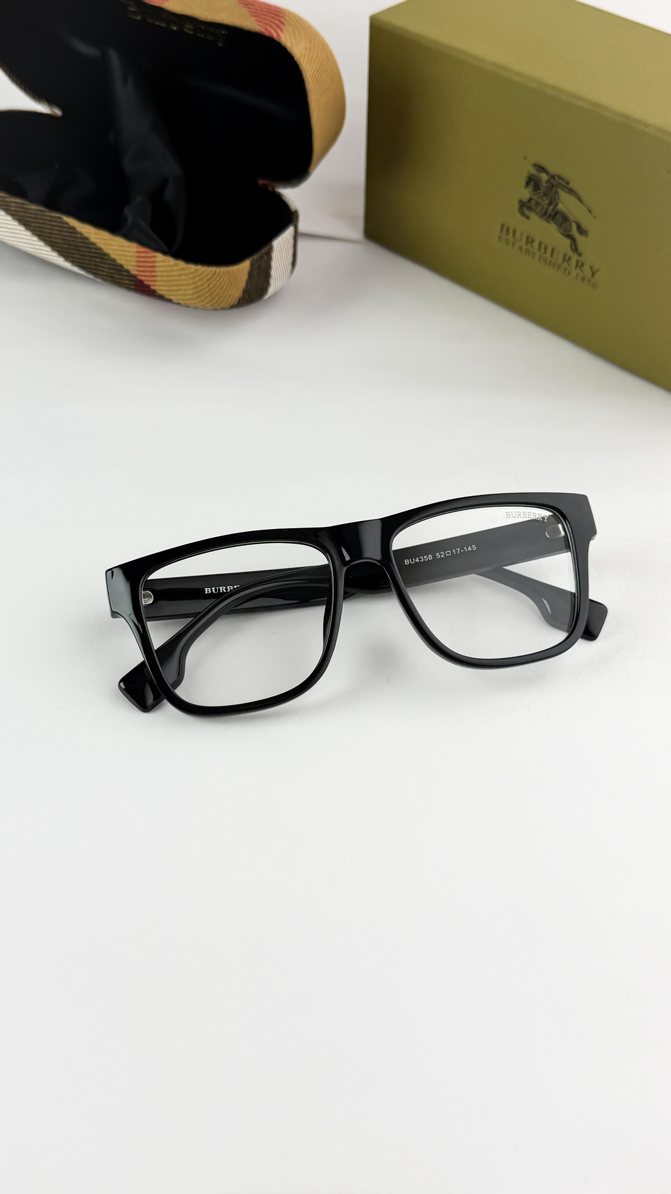 BUR_BERRY BLACK PLANO 4358 Sunglass