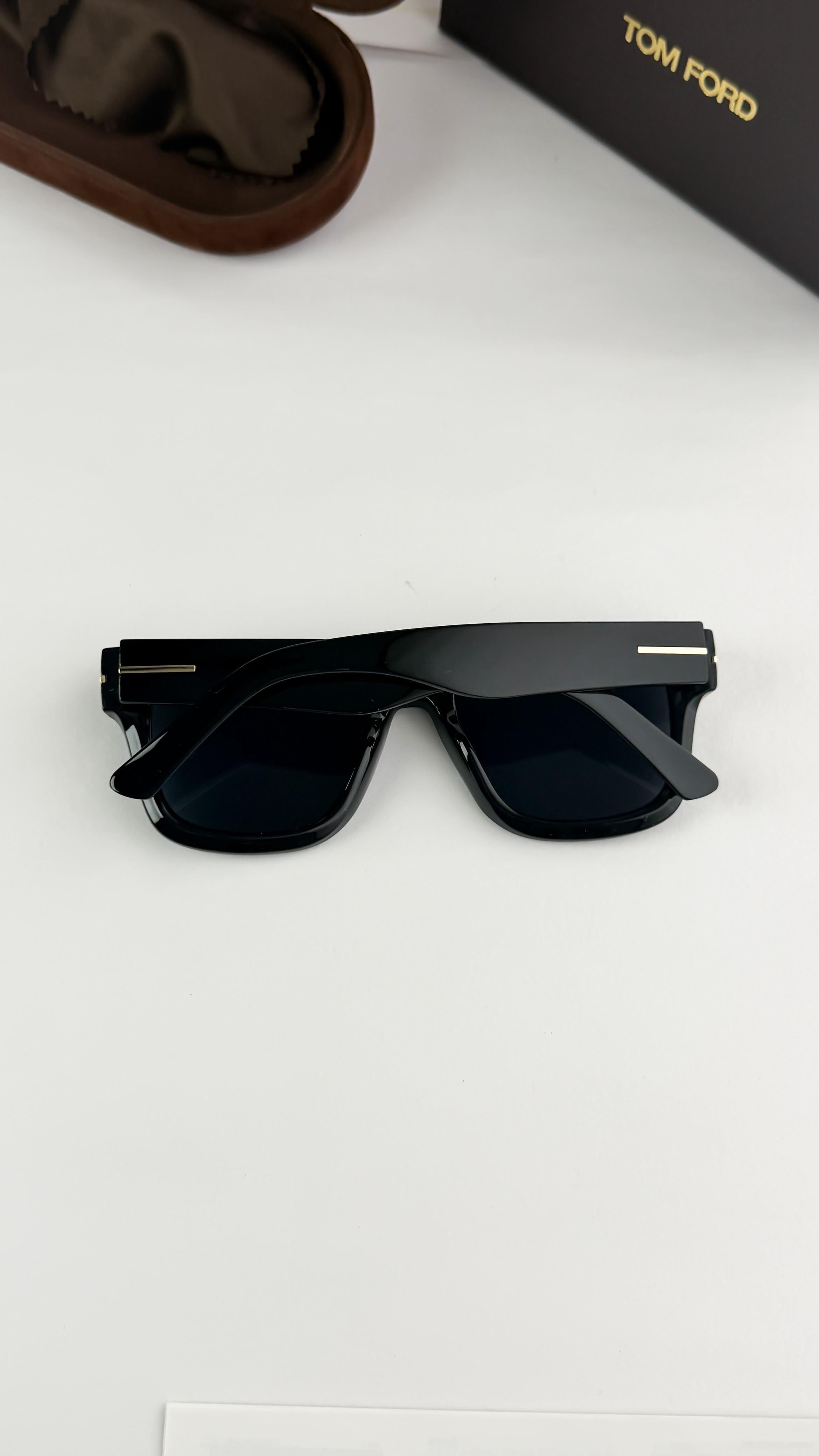 TOM_FORD_ BLACK 259 Sunglass