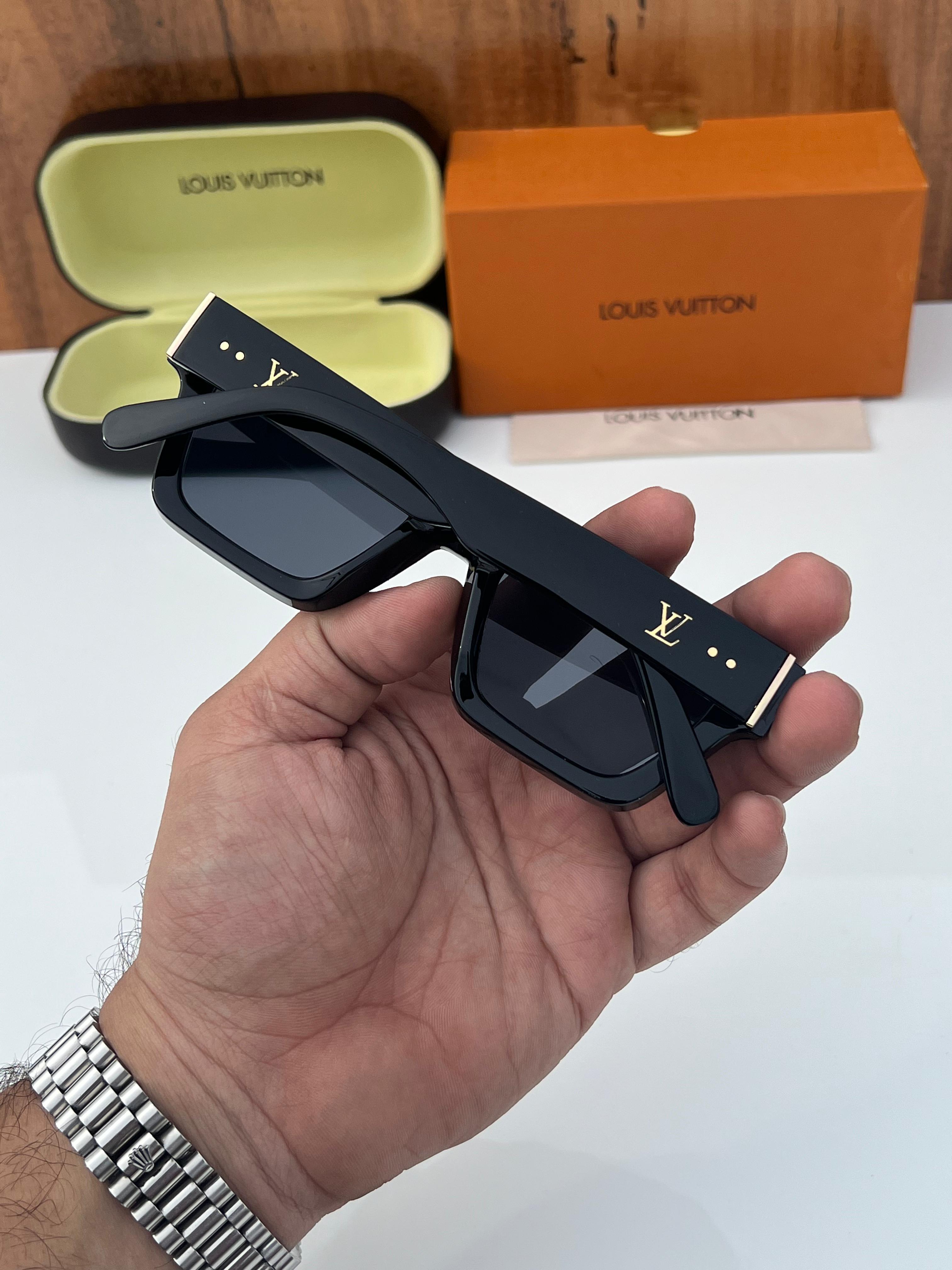 Lo_uis vui_tton 35104 full black Sunglass