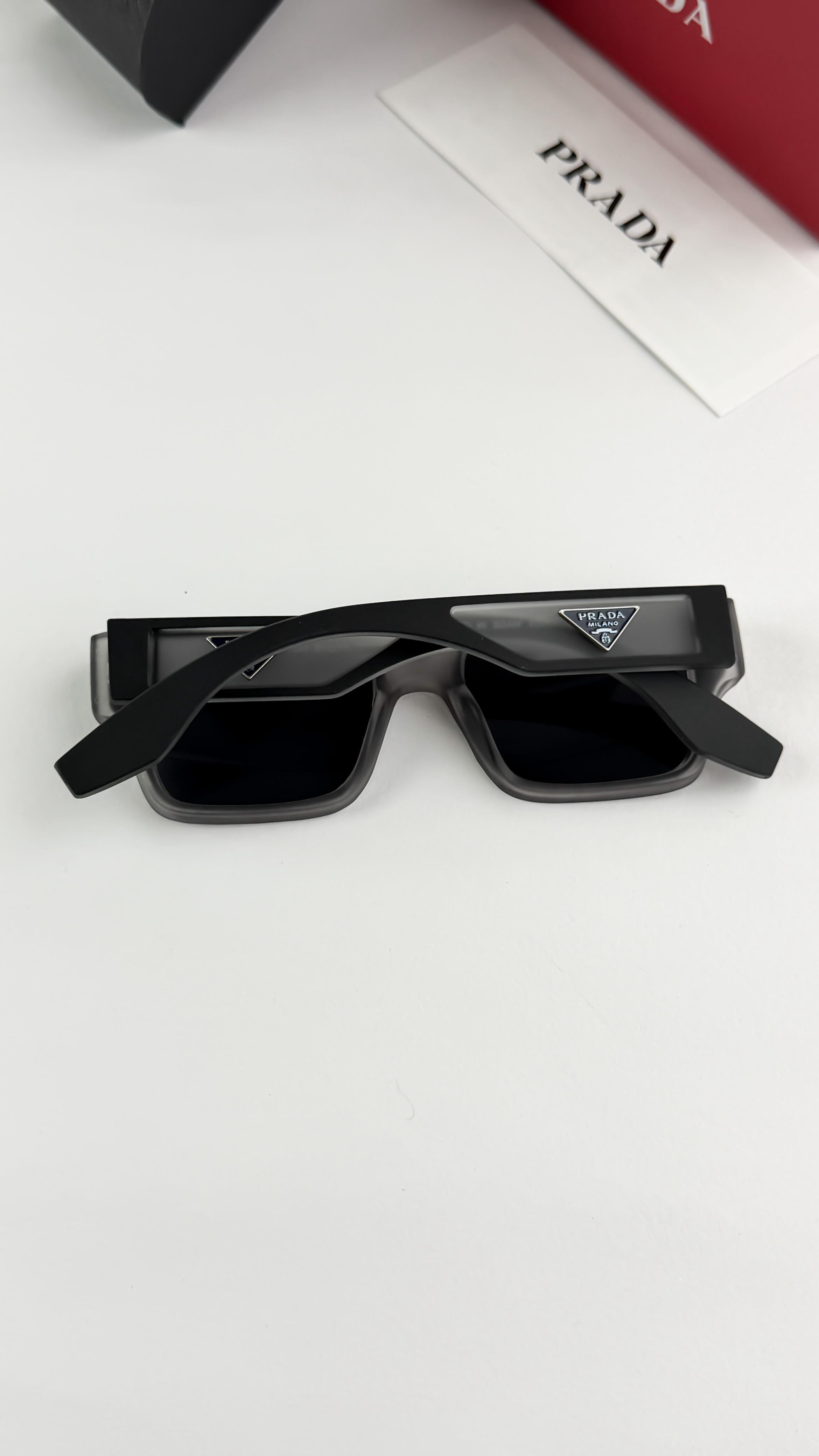 PRA_D_A GREY BLACK 0899