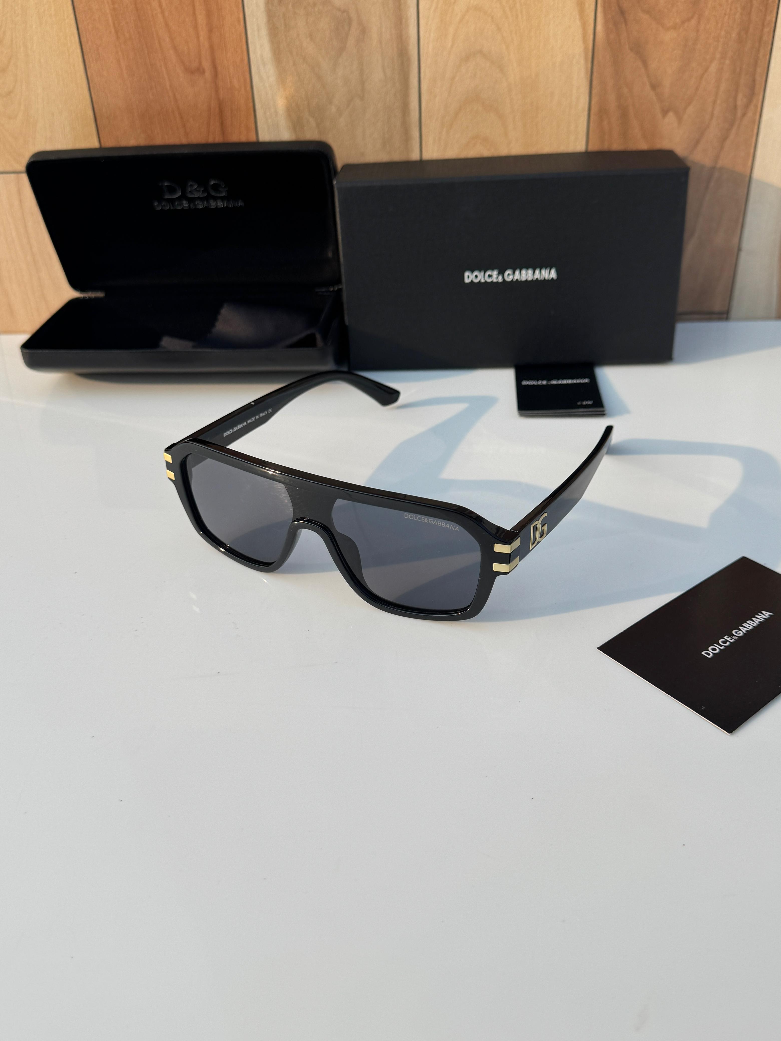 Dolc  4952 black gold SUNGLASS