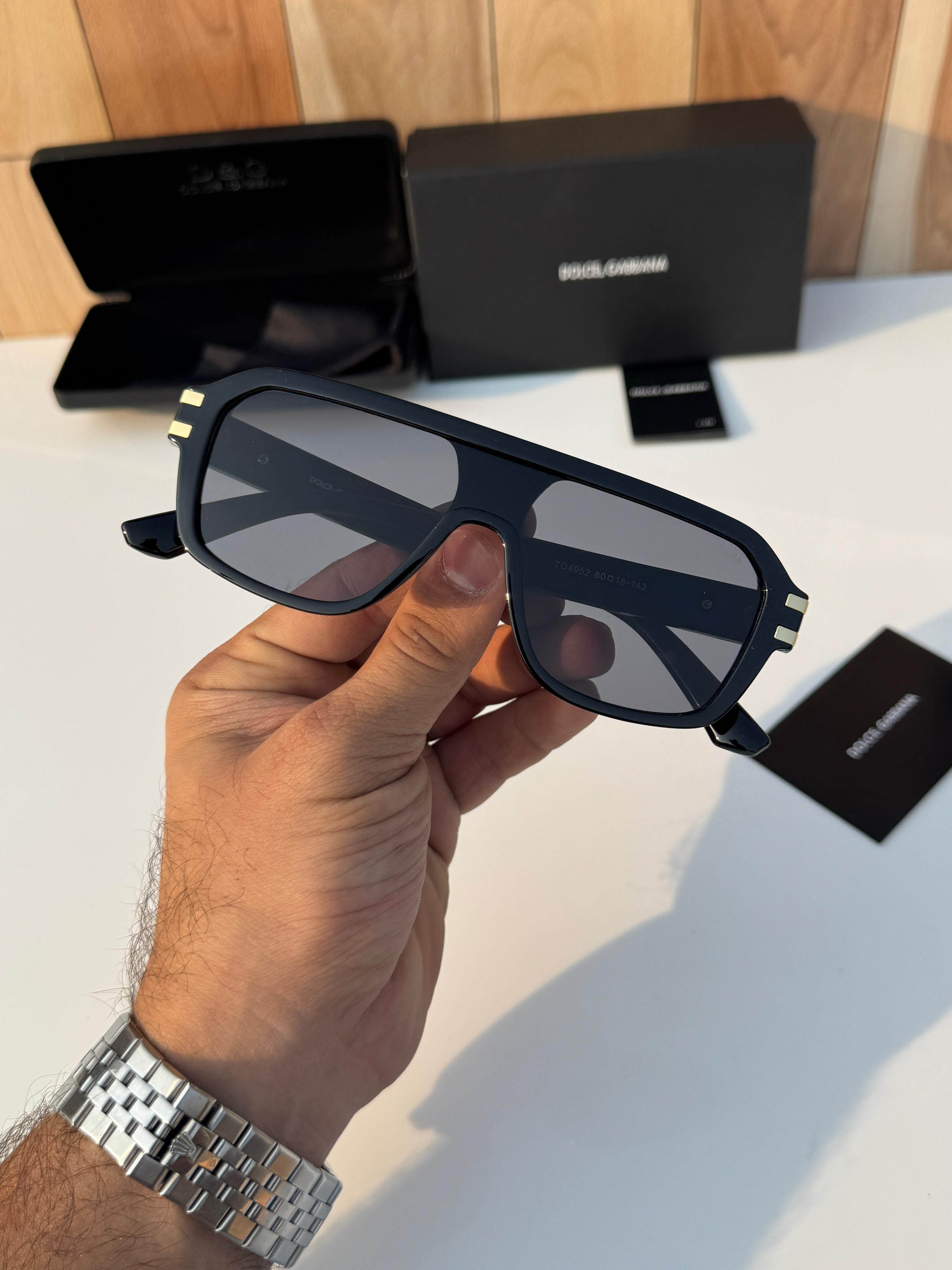 Dolc  4952 black gold SUNGLASS