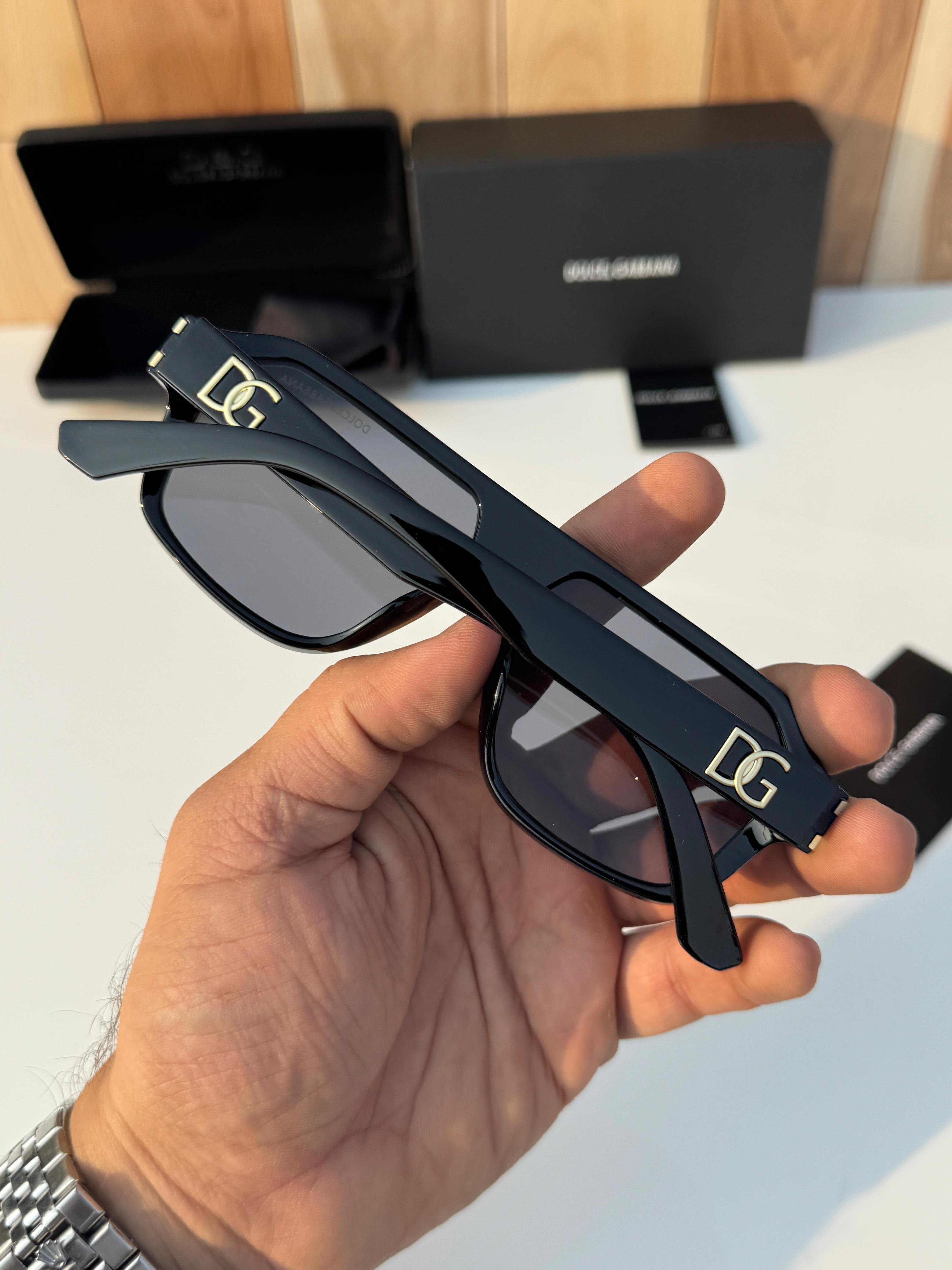 Dolc  4952 black gold SUNGLASS