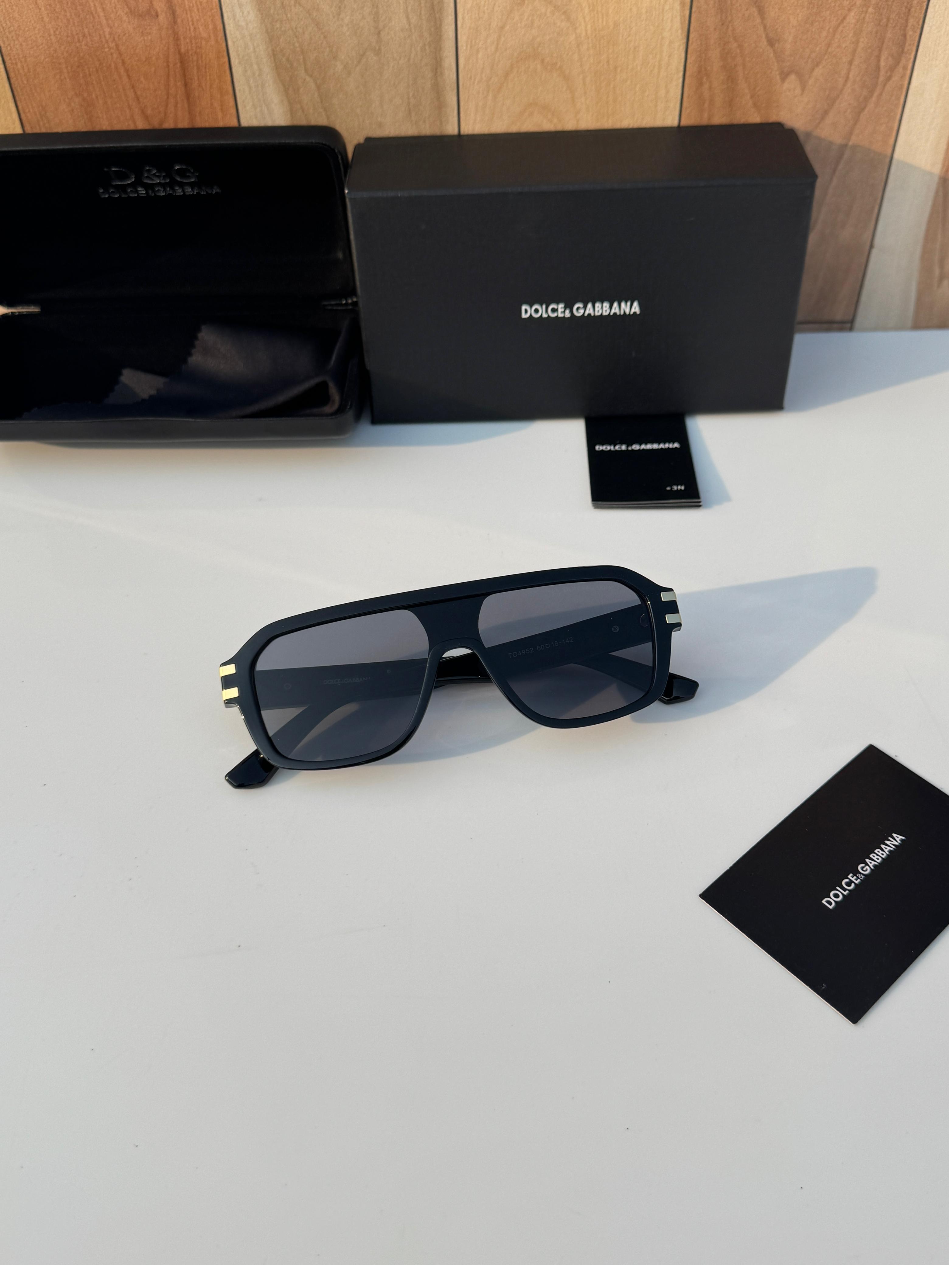 Dolc  4952 black gold SUNGLASS