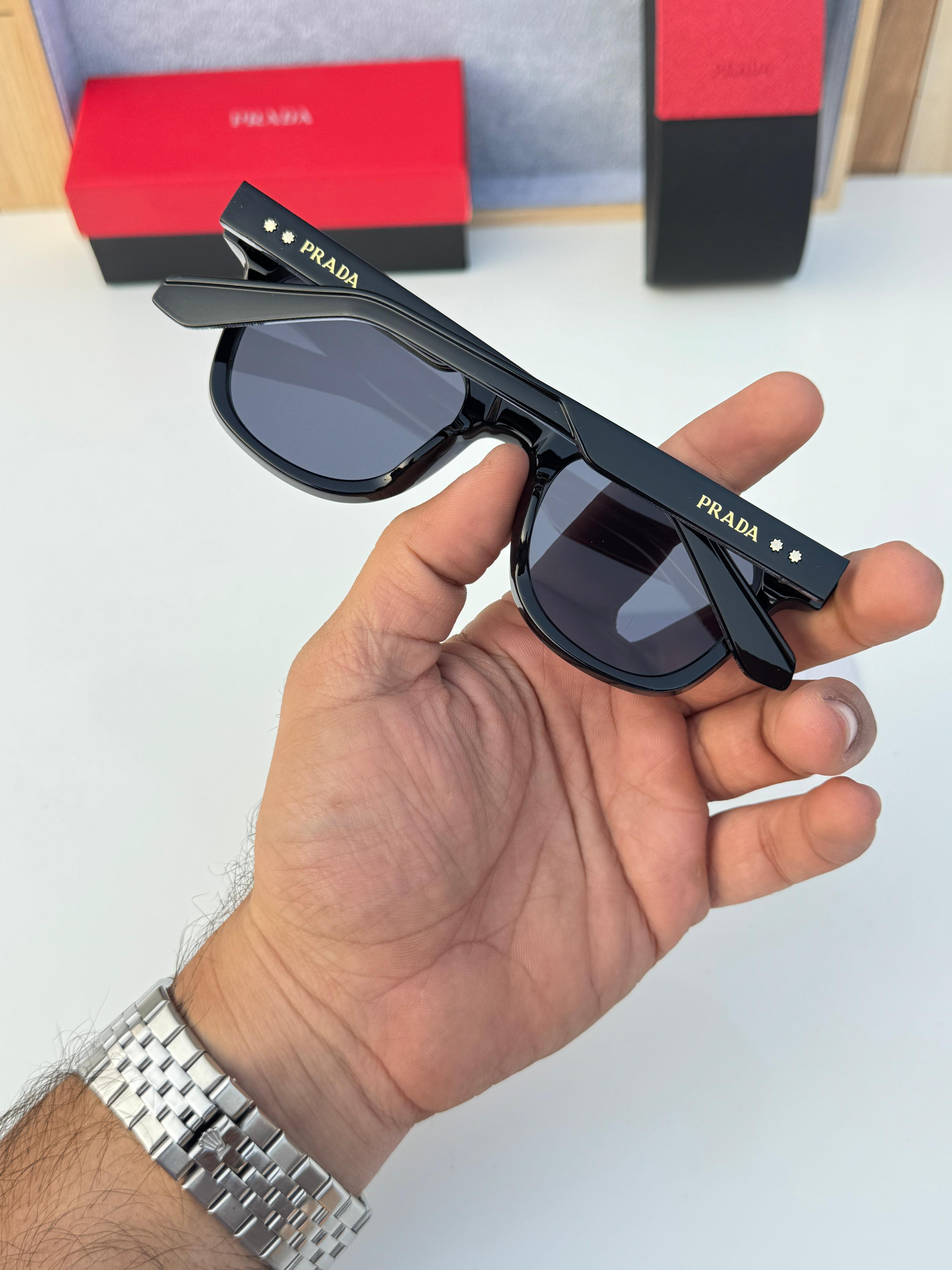 Pra 663 black Sunglass