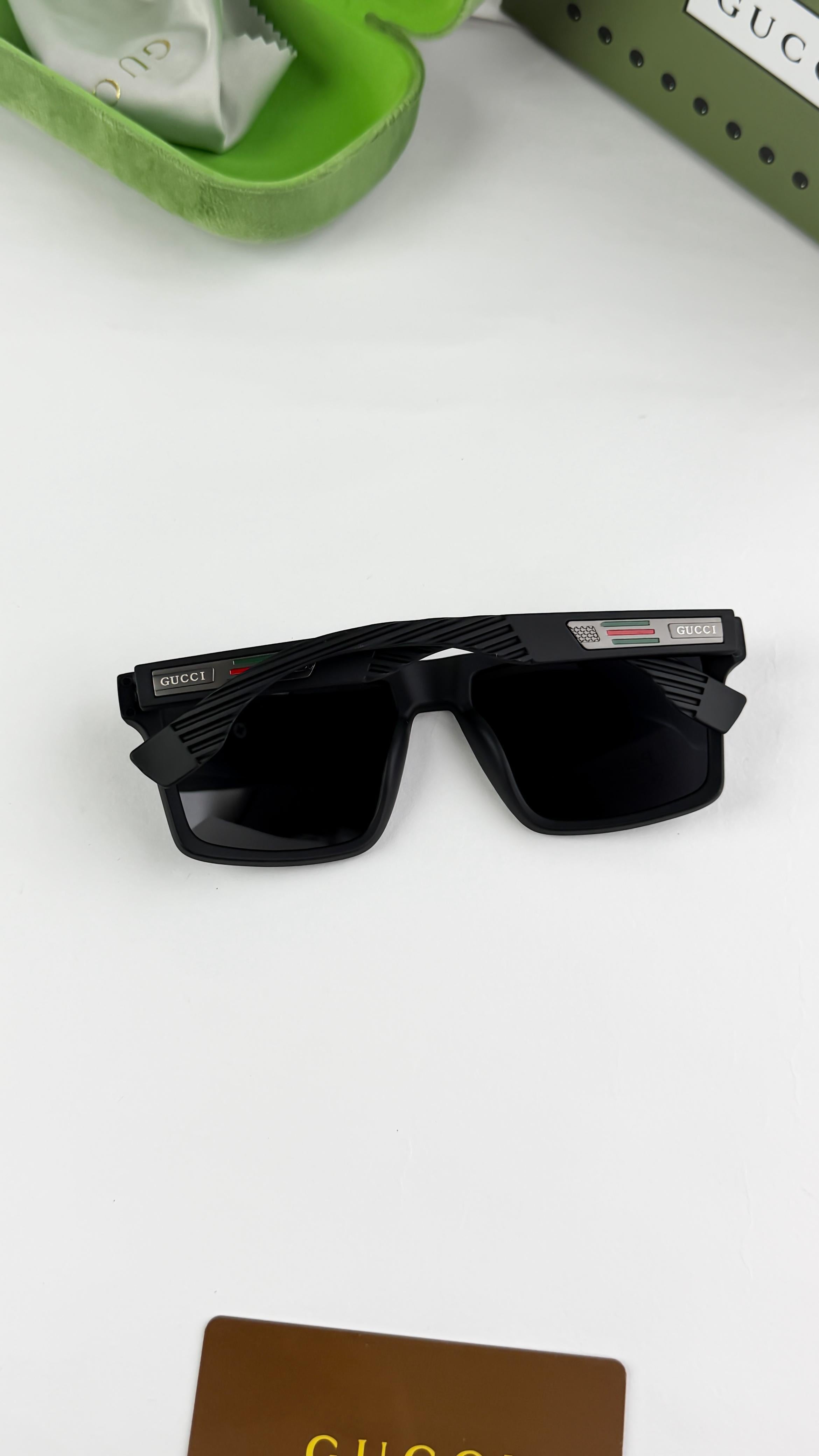 GU  BLACK 0716