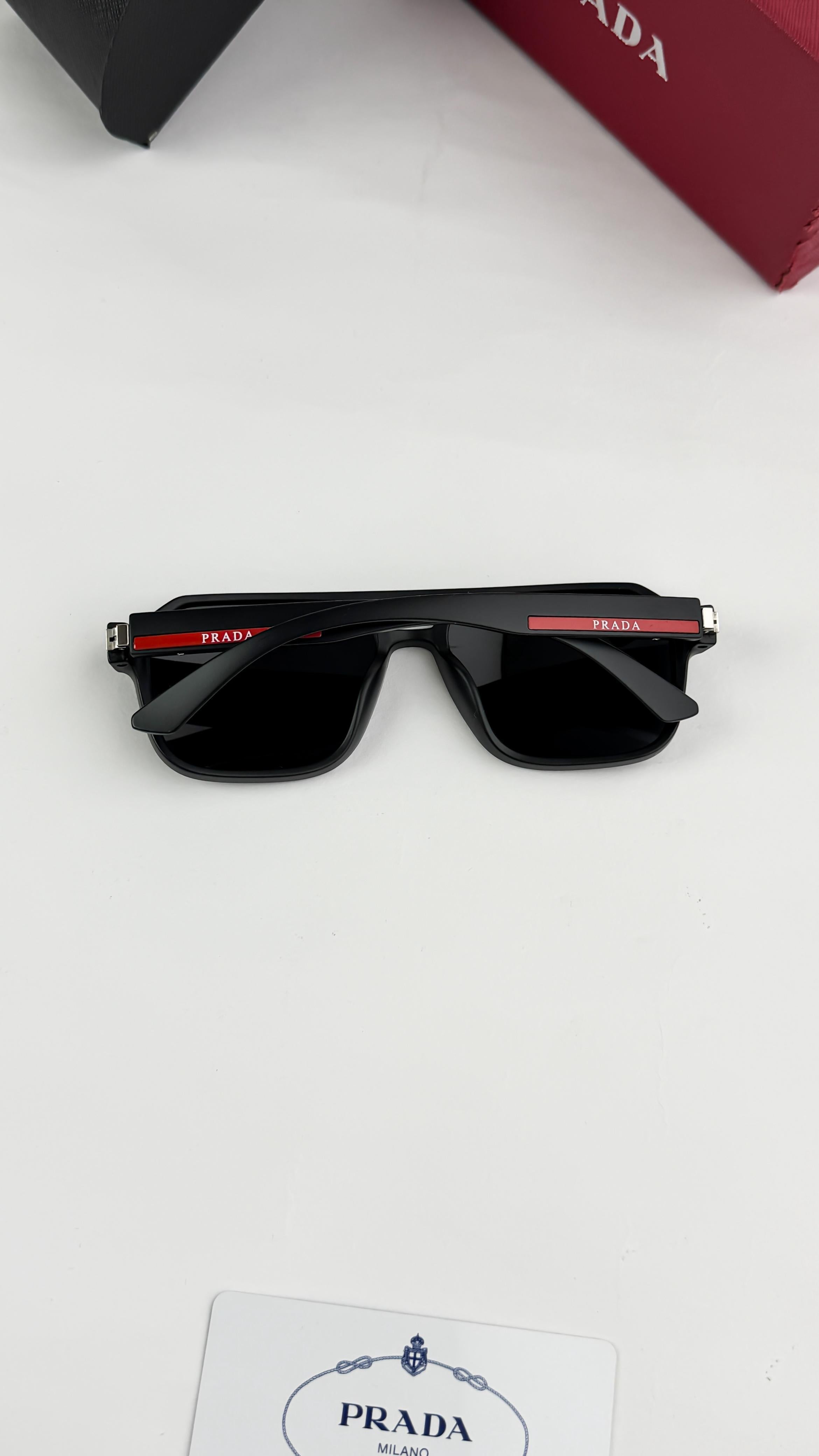 PRA  BLACK 8952