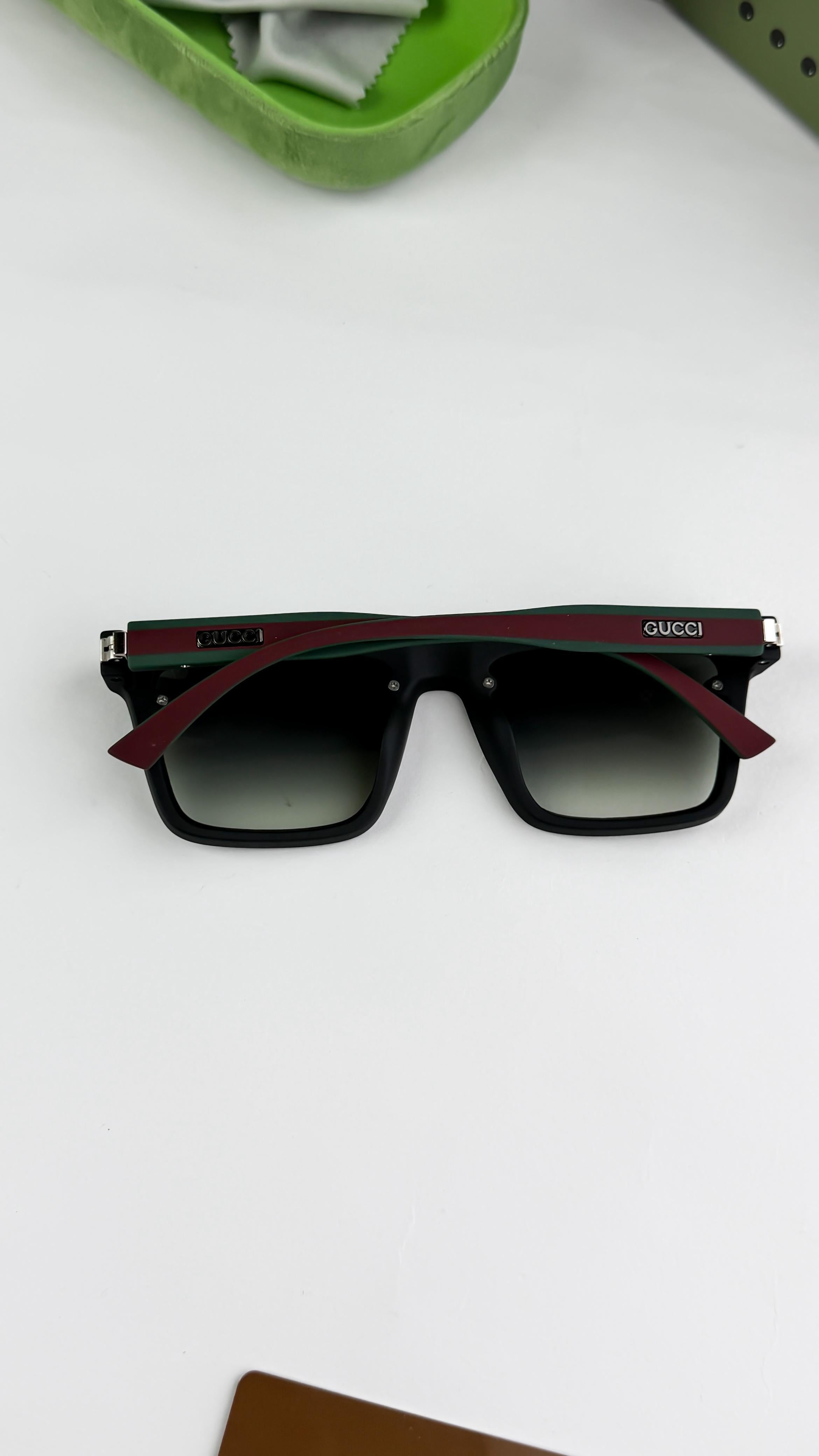 GU  BLACK SHADED 8962