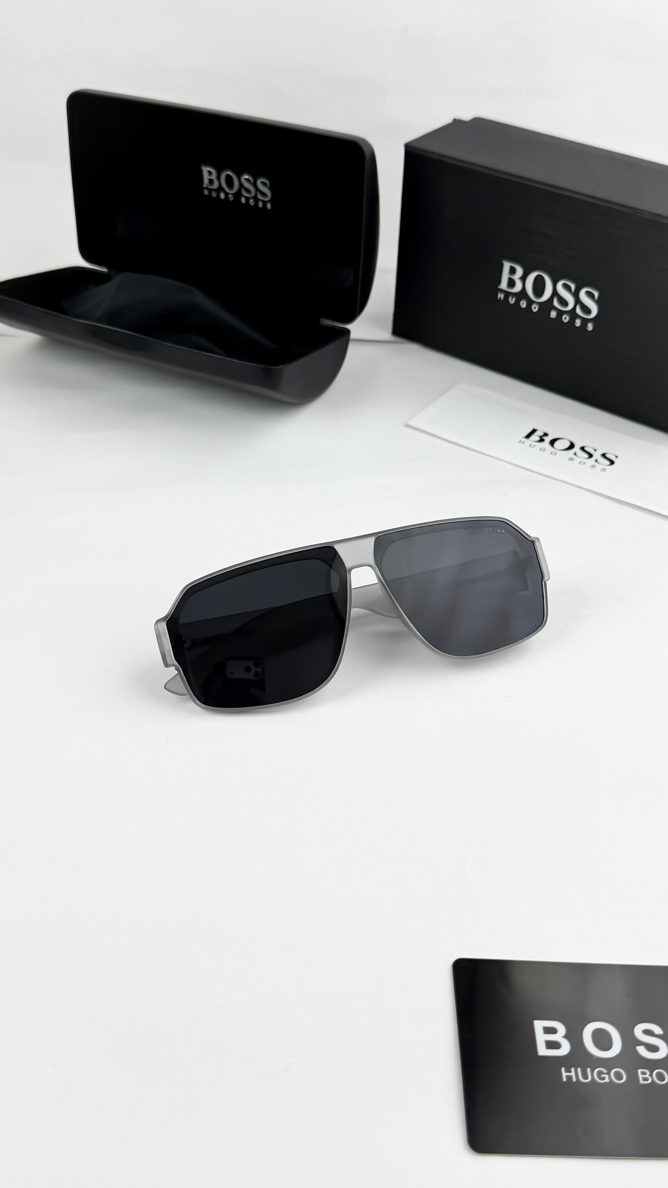 HUG GREY BLACK 26206 SUNGLASS