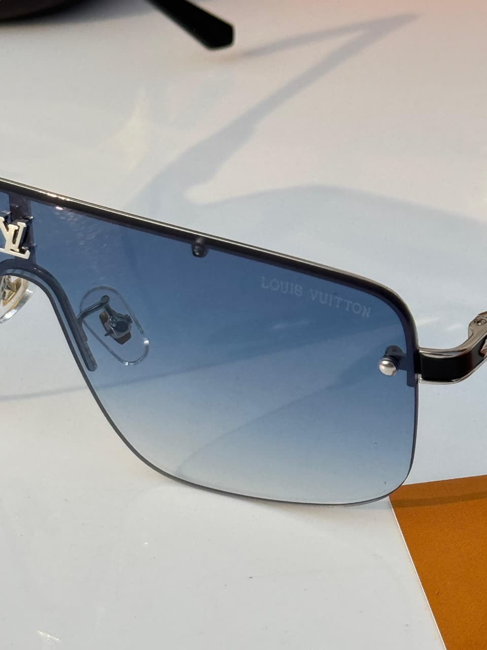 Loui  33015 silver blue  SUNGLASS