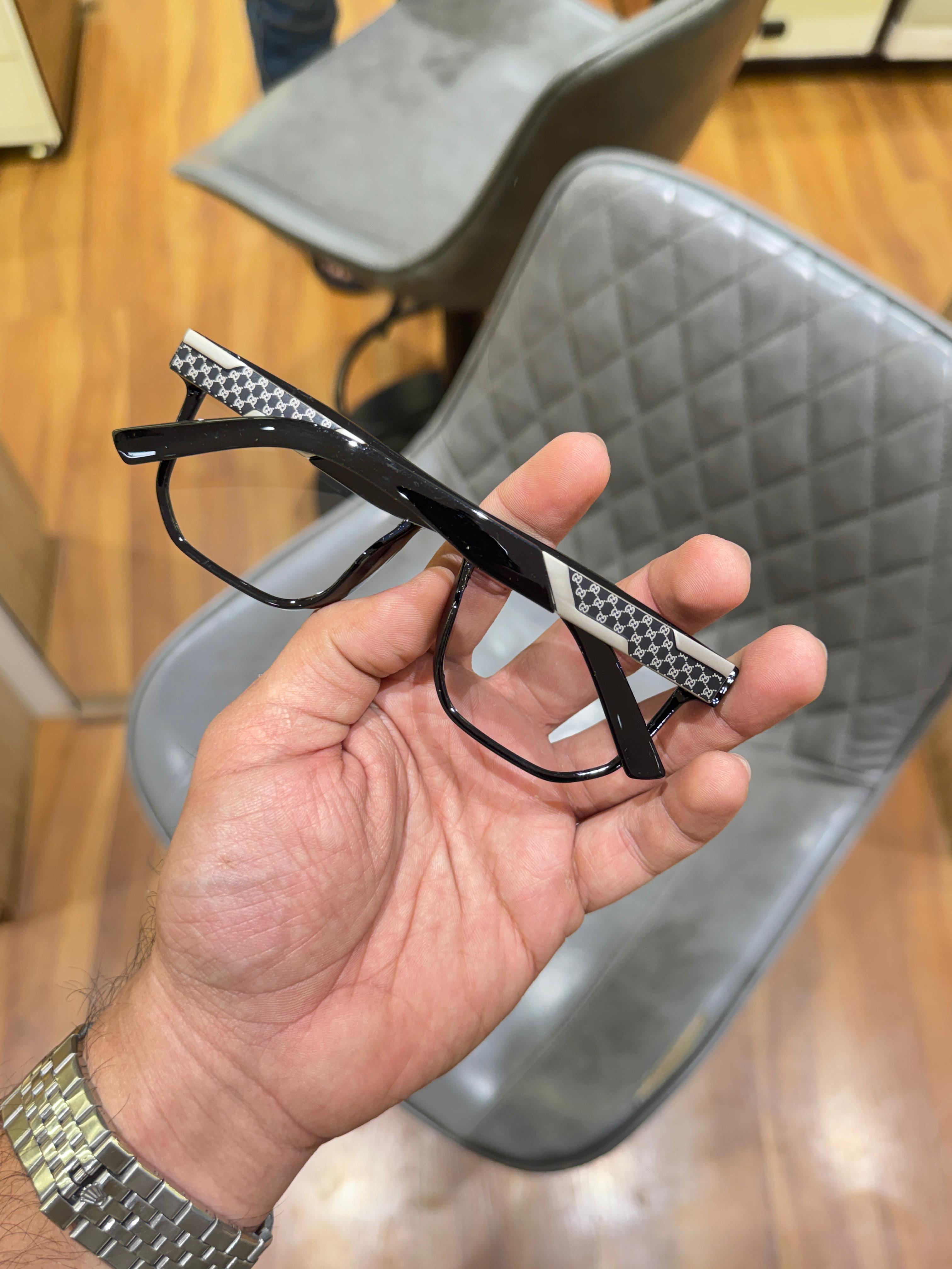 Gu 1669 black plano SUNGLASS