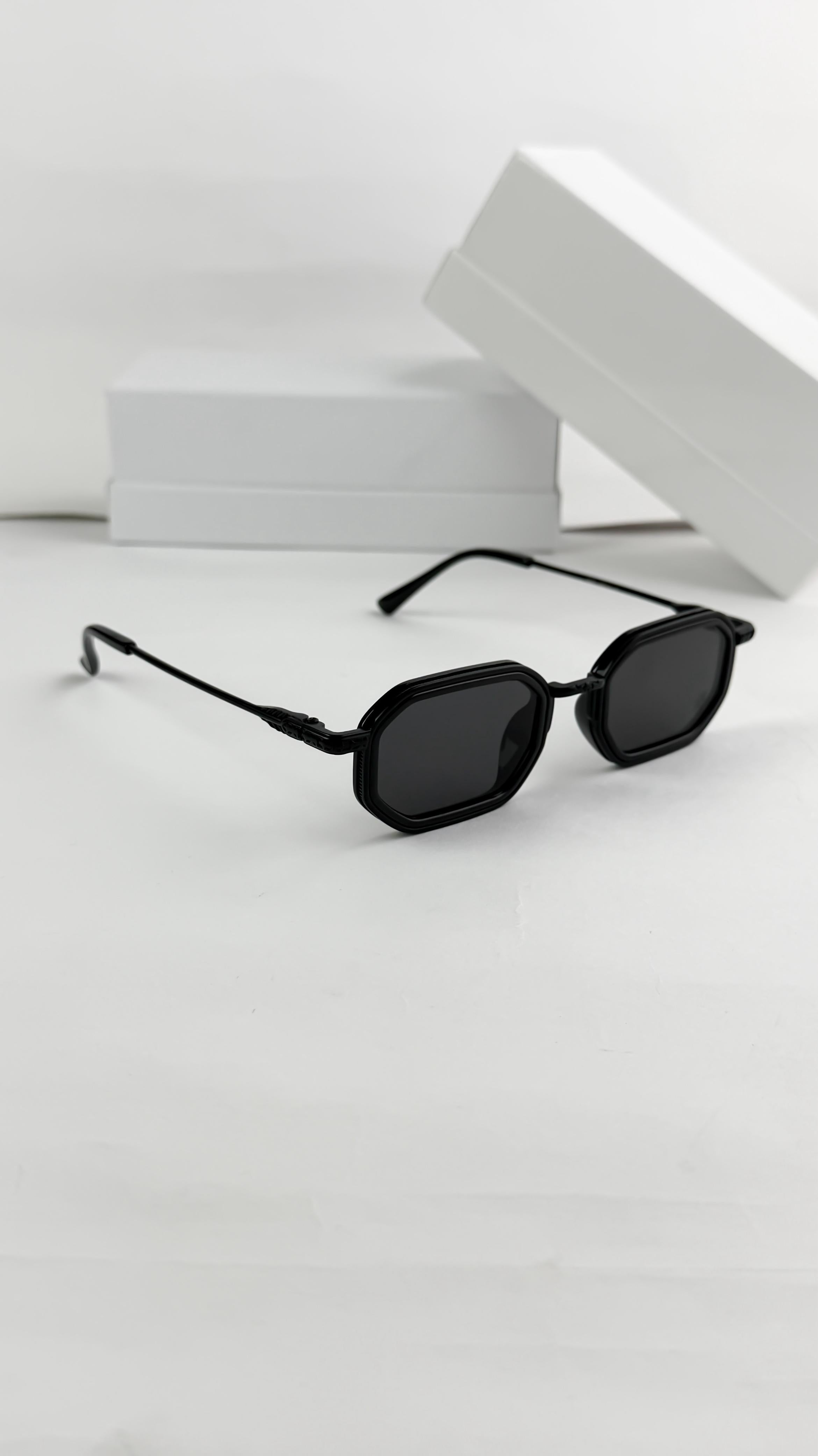 CHr HEART BLACK PEARL SUNGLASS
