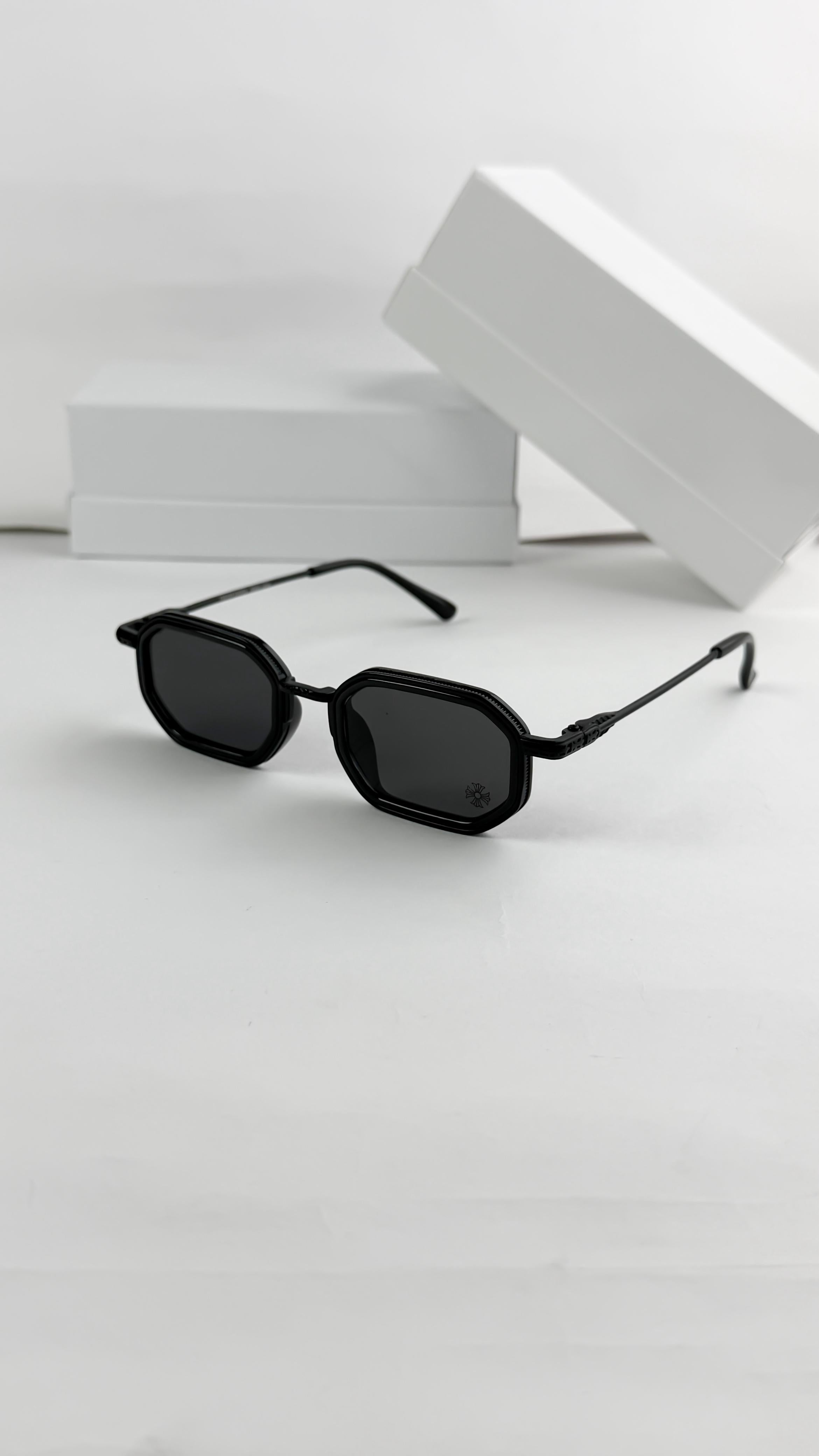 CHr HEART BLACK PEARL SUNGLASS