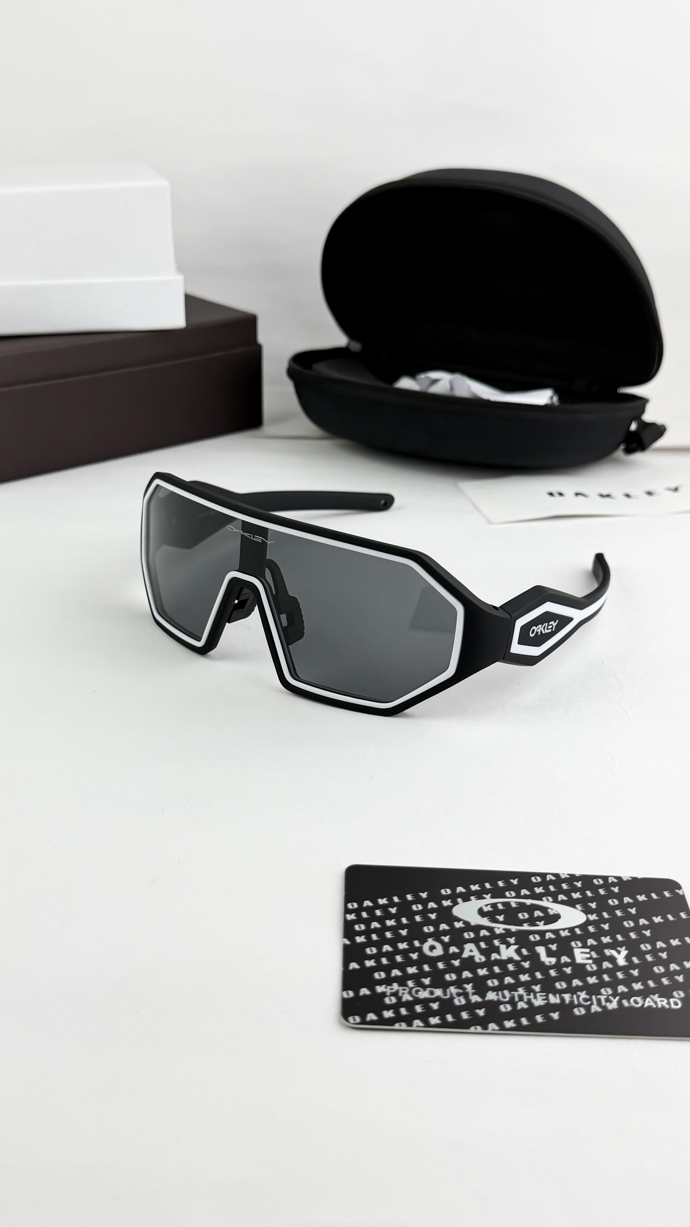 OAK BLACK 606 SUNGLASS