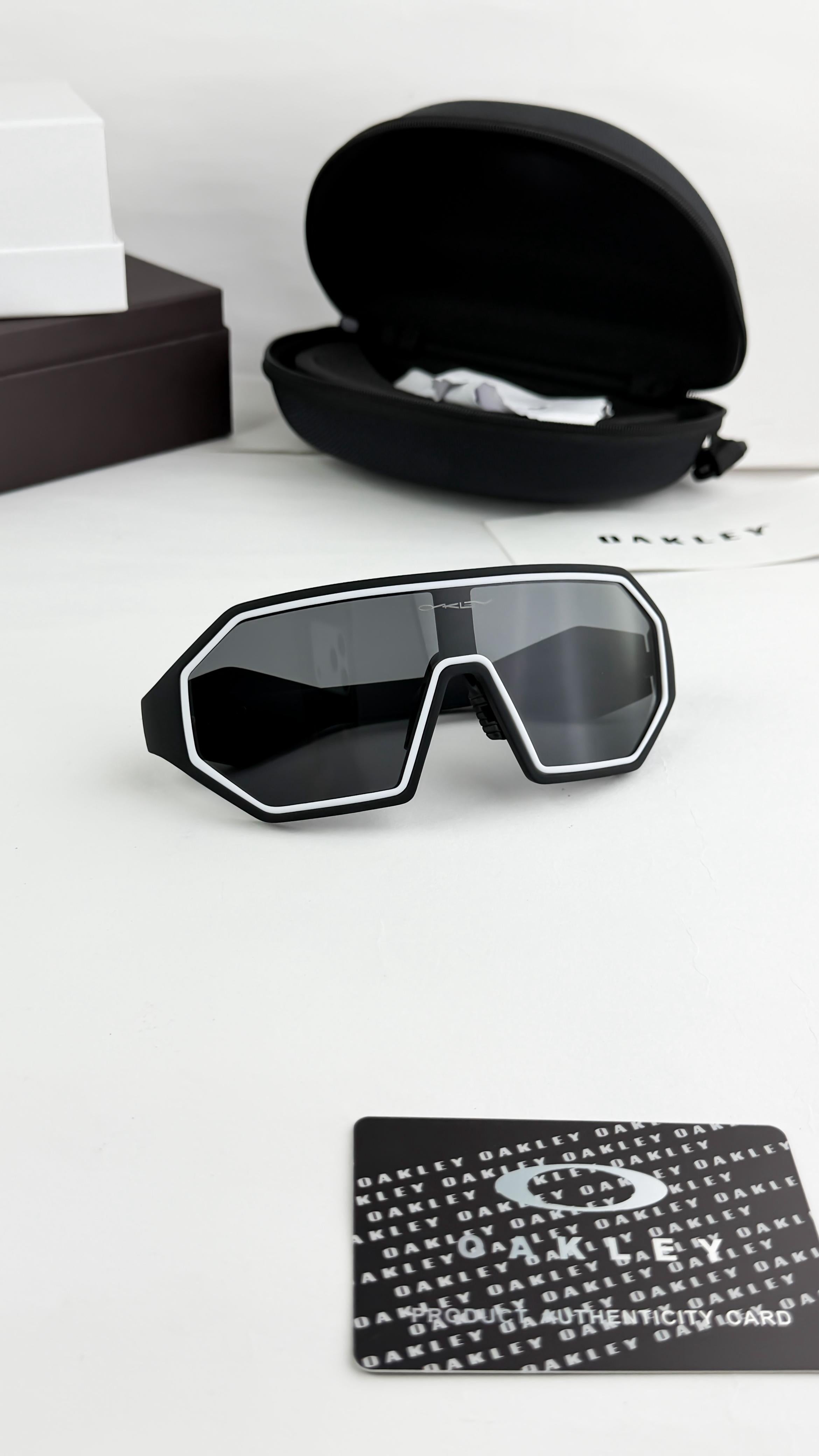 OAK BLACK 606 SUNGLASS