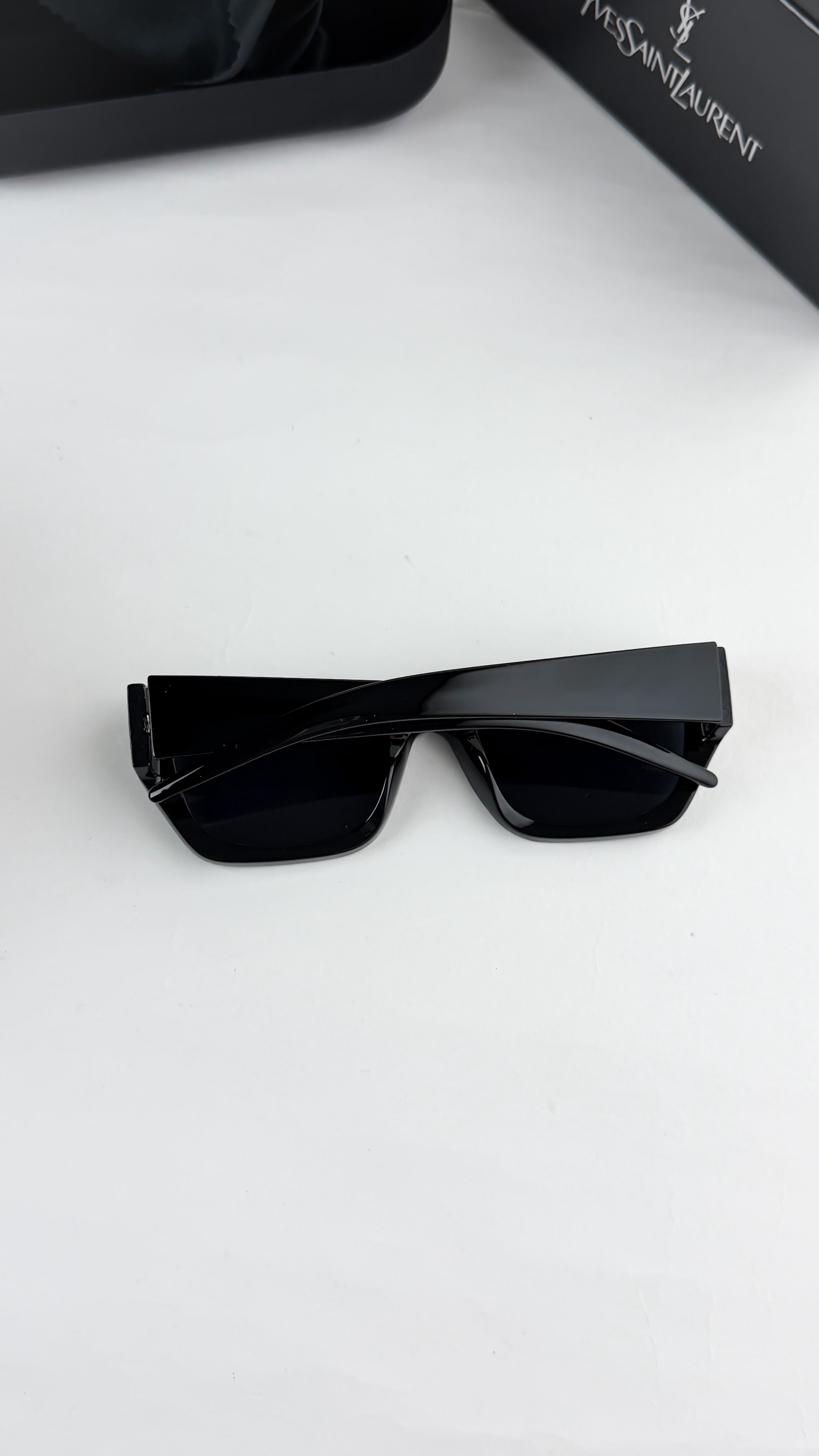 YSL BLACK 0664