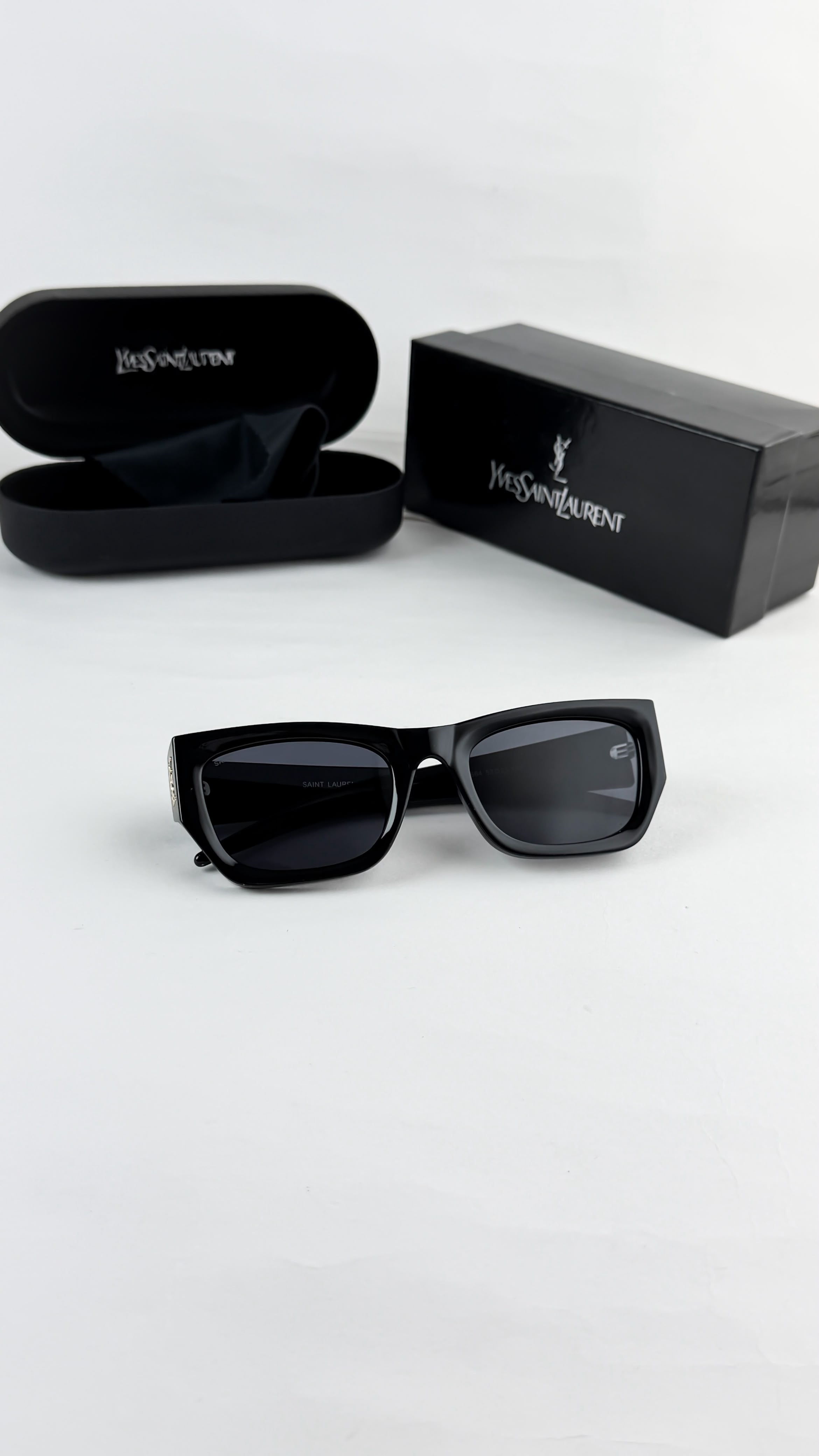 YSL BLACK 0664