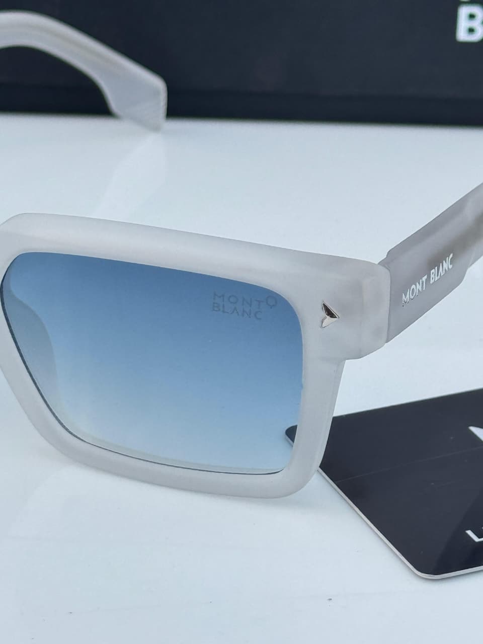 Mo_nt bla_nc 335 white blue